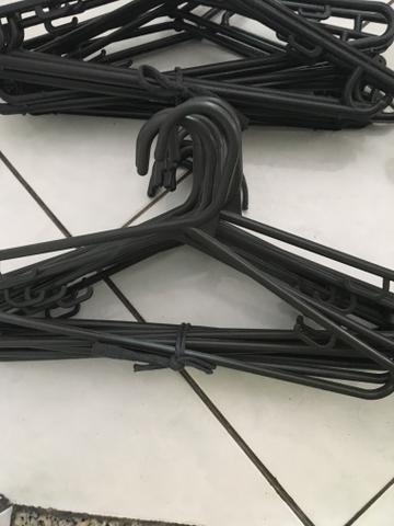 3 dúzias de cabides