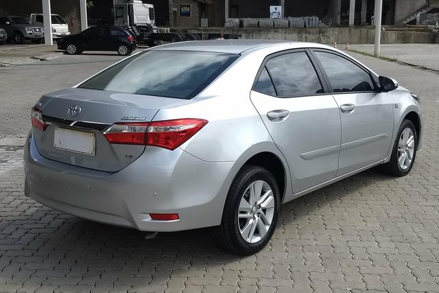 Toyota Corolla Gli 1.8 ano 2015 extra - Foto 4