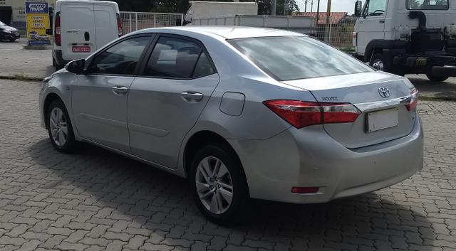 Toyota Corolla Gli 1.8 ano 2015 extra - Foto 2