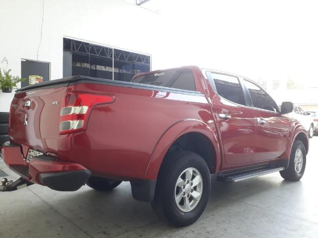 Mitsubish L200 Triton Hpe Sport 2.4 4x4 Cd 16v Tb 2017/2018 Vermelho Blindado - Foto 3