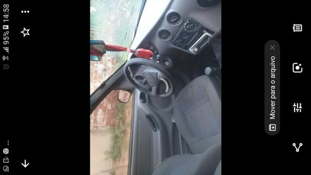 Vendo celta 2001 com vidro eletrico trava e arlarme , chave reserva . valor 6 mil - Foto 4