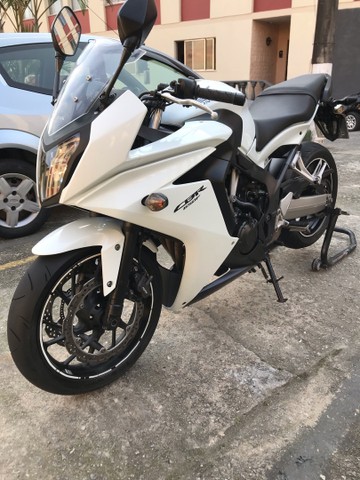 HONDA CBR 650F IMPECÁVEL.