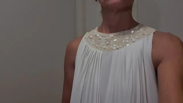 Vestido bordado e plissado - Foto 5