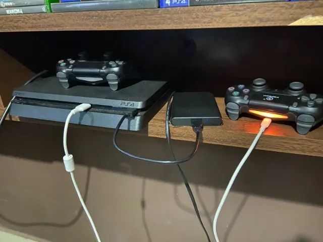 Ps4 Slim - Dois controles - 1 jogo - Videogames - Setor Campinas, Goiânia  1256806130