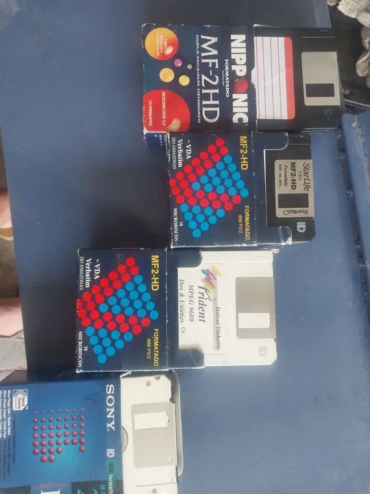 Disquetes antigos MF2-HD