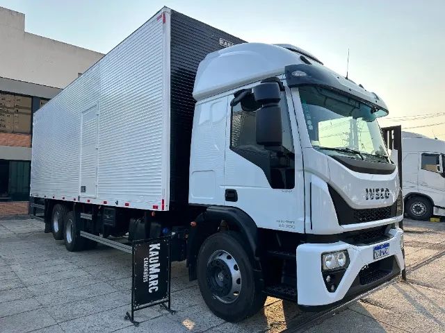 Iveco Tector 24300 Ano 2023 Baú De 9m Cabinado Financia - Foto 3