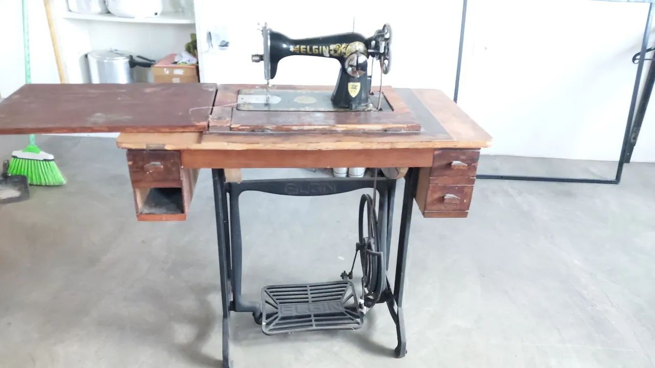 Máquina de Costura Elgin Antiga - Foto 2