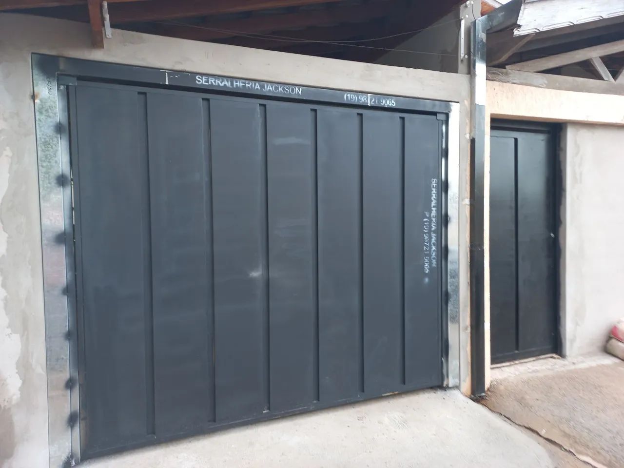 fabricamos portão basculante pegamos seu portão usado de entrada na fabricação de um novo - Foto 3