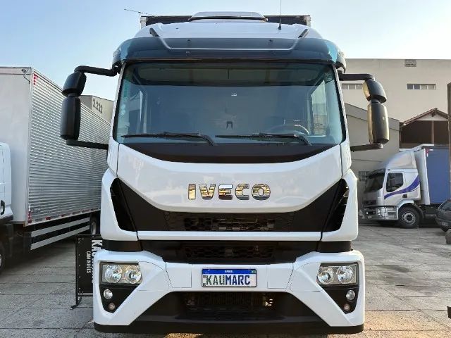 Iveco Tector 24300 Ano 2023 Baú De 9m Cabinado Financia - Foto 2