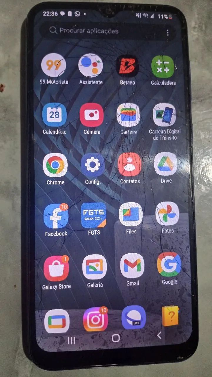 Celular A03 trincado mas funcionando normal 200 reais pra levar logo. Já no menor preço.