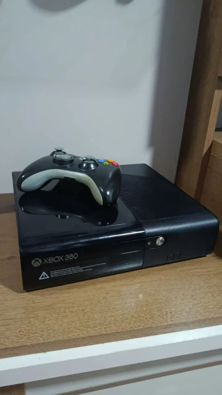 Xbox 360 Super Slim c/40 Jogos DESBLOQUEADO