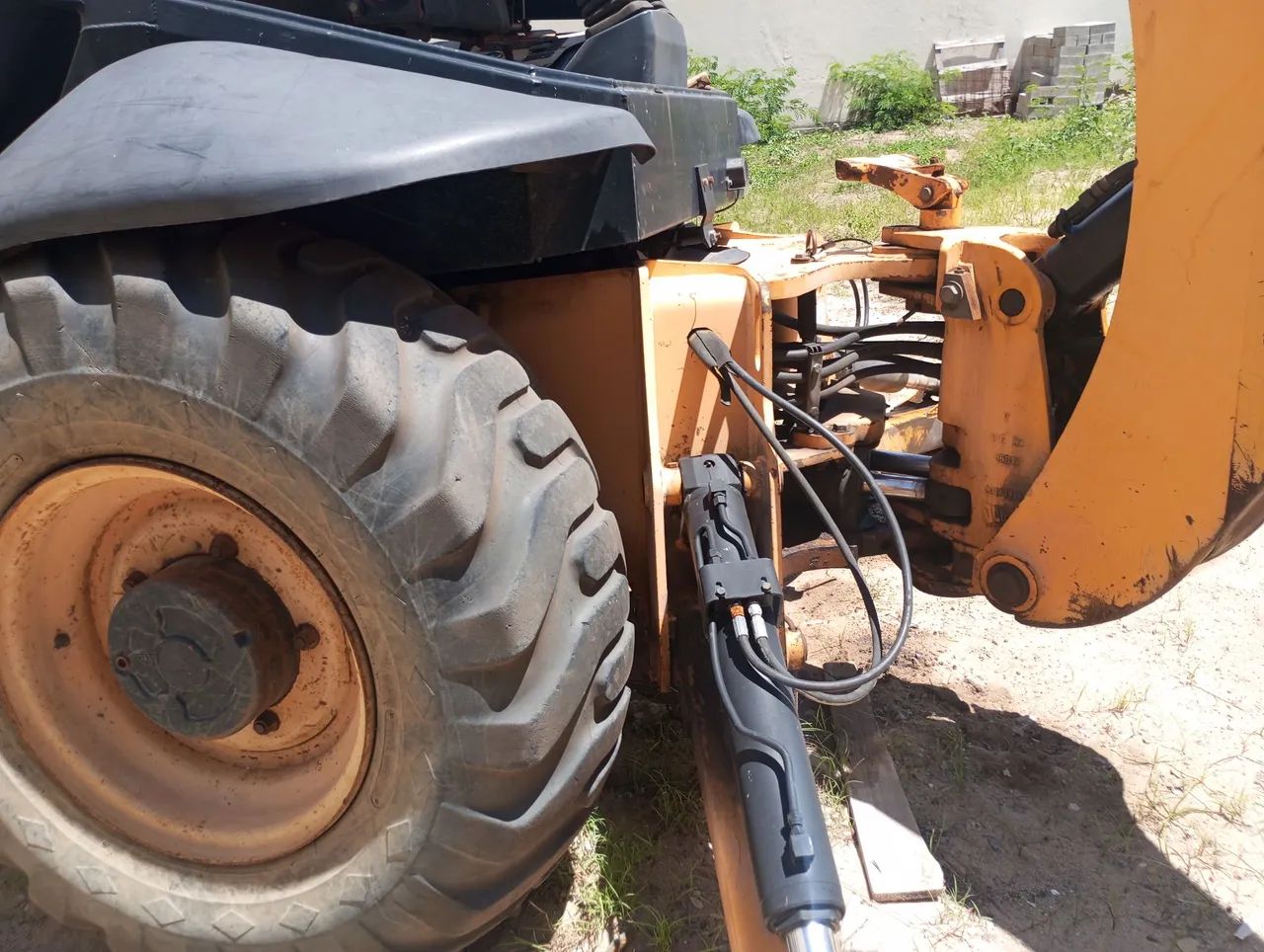 Vendo ótima retroescavadeira  - Foto 5