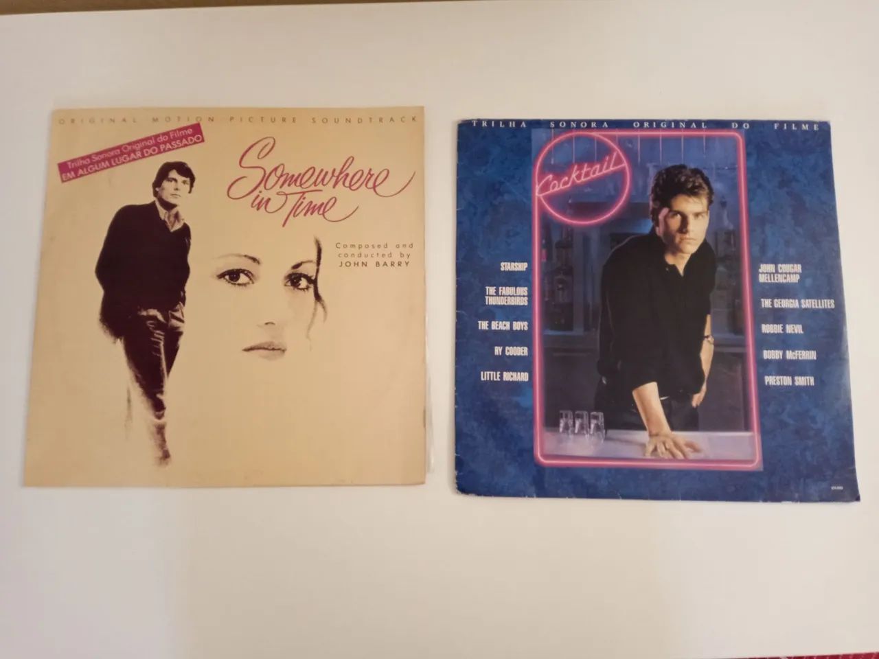 Dois discos de vinil com tema de filme 
