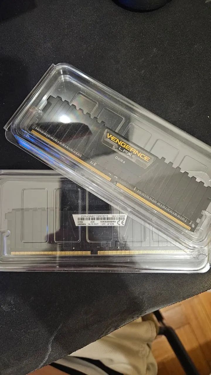 Memória RAM DDR4 2x4GB Vengeance LPX64842050060419120