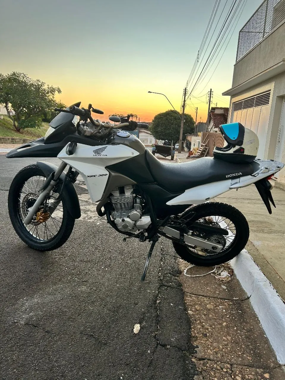 XRE 300