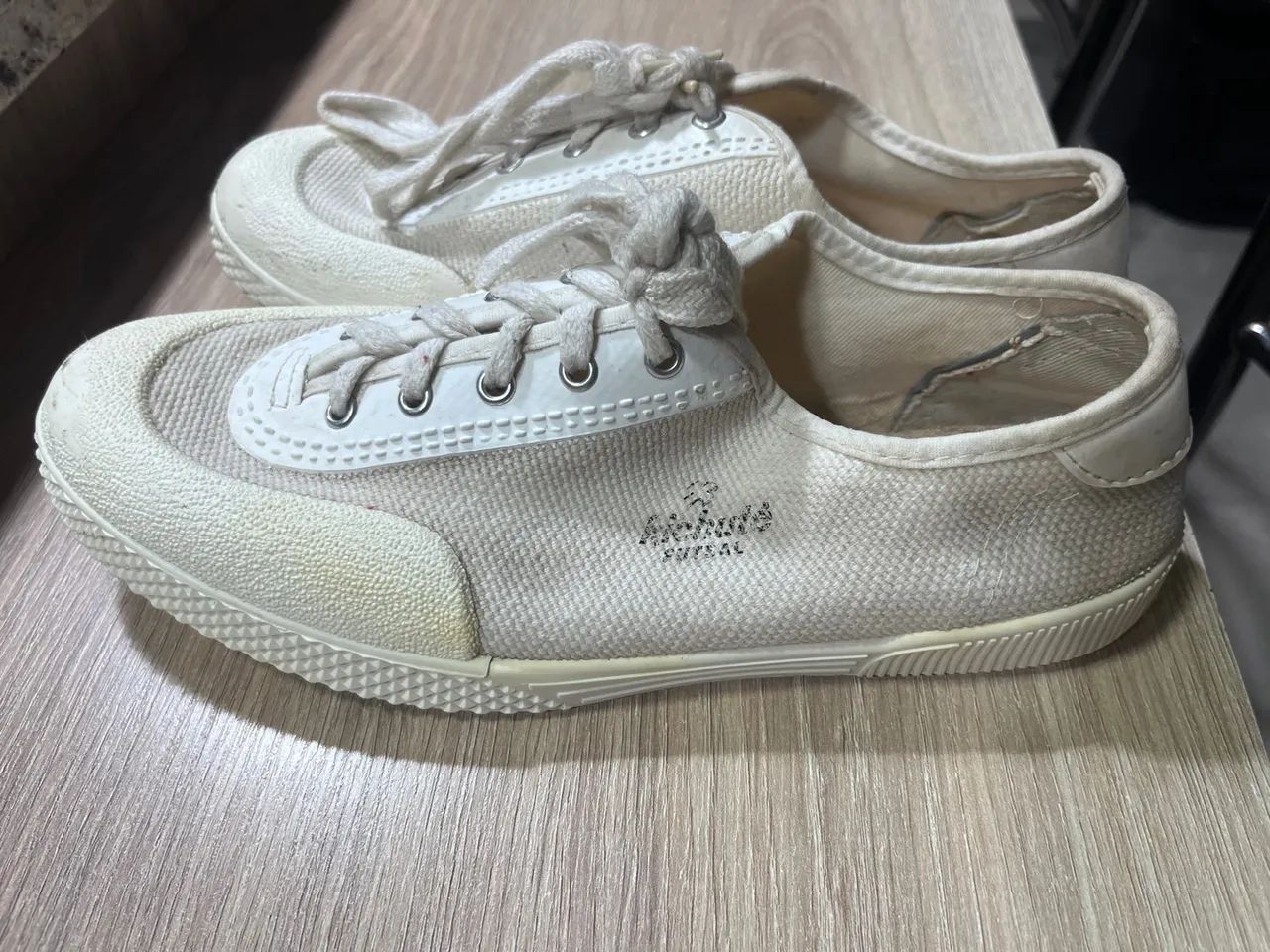 Tenis Kichute Antigo Kichute A Venda Sapato Kichute Branco Fotos