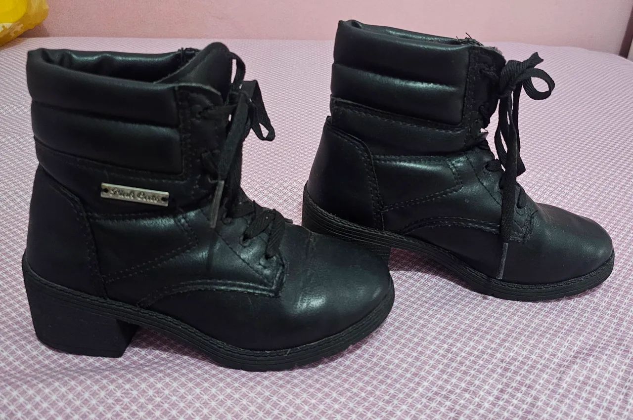 Botas de Couro Infantil - Tamanho 29 - Foto 3