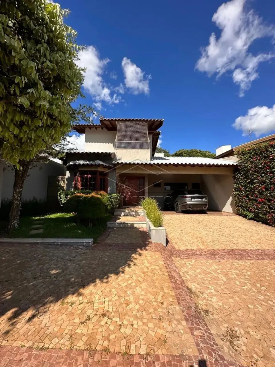 LINDA CASA COM 05 DORMITÓRIOS NO CONDOMÍNIO SAMAMBAIA
