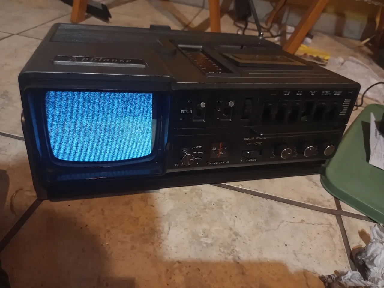 TV, Rádio e L7 - Modelo portable 3 in 1 tv radio cassette recorder - Marca Applause