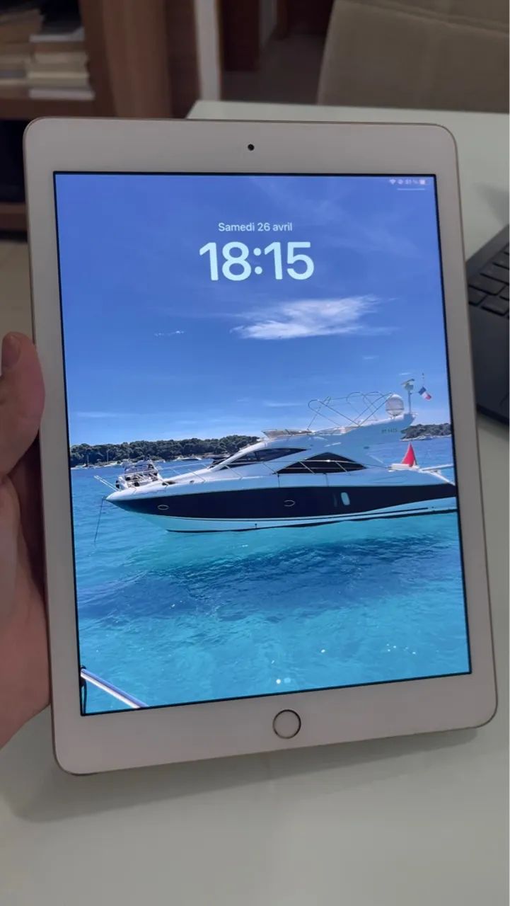 iPad 5 Wi-Fi 32GB Dourado.