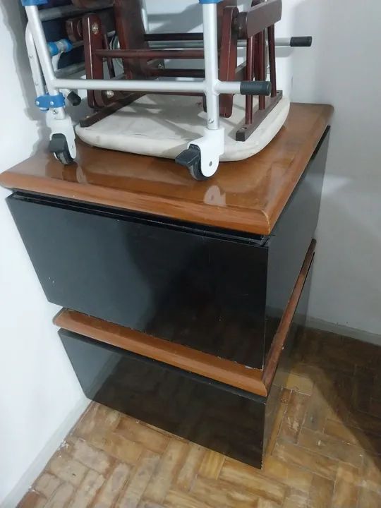 Mesa de Canto em madeira com tampo preto - Foto 3