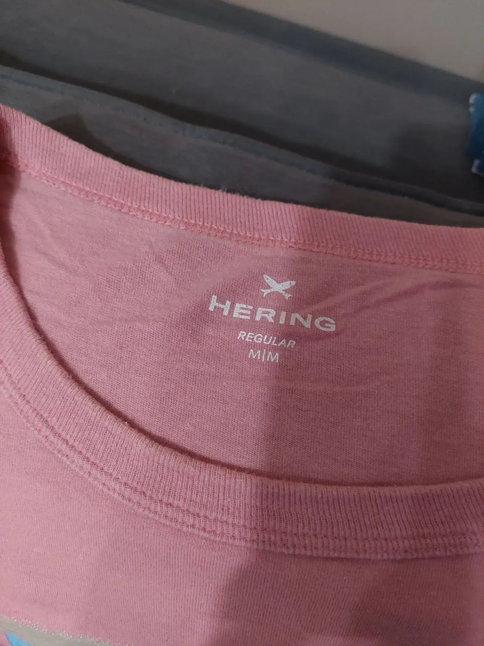 Camiseta Masculina, Hering, Rosa e Bege clara  - Foto 2