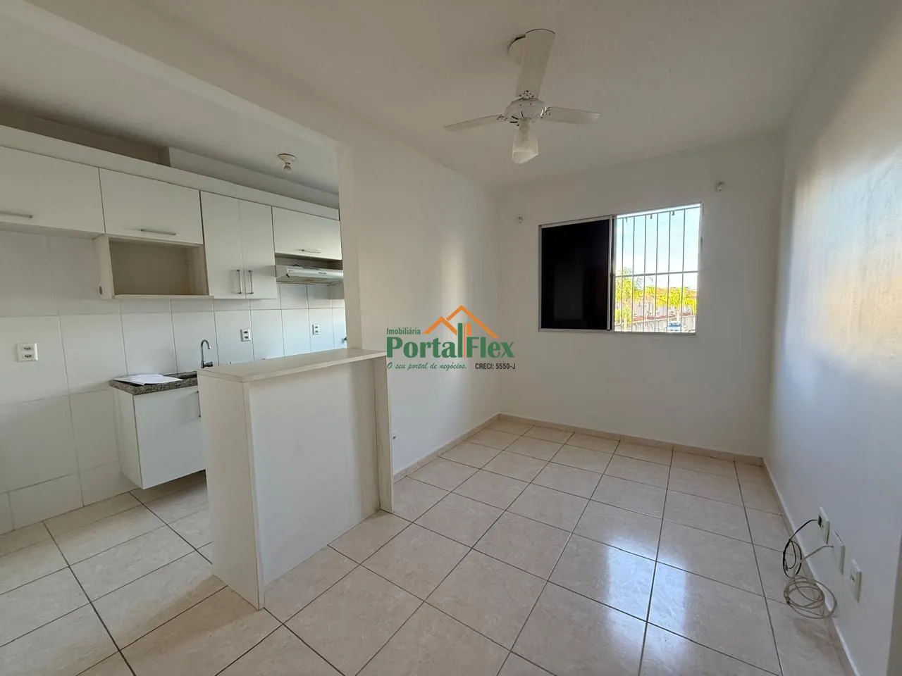 Apartamento com 2 dormitórios para alugar, 47 m² por R$ 1.720,00/mês - Colina de
