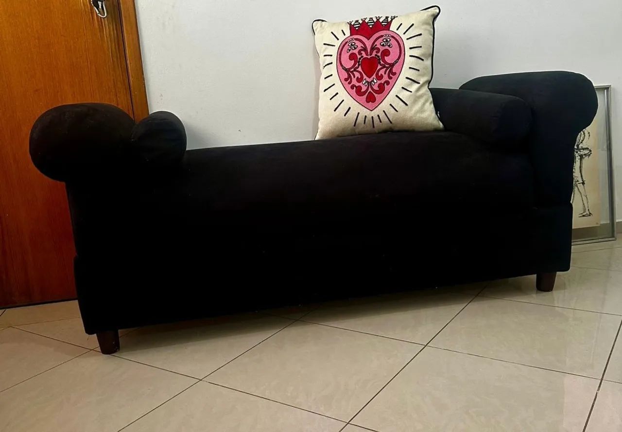 Recamier em tecido suede preto estrutura em madeira  - Foto 2
