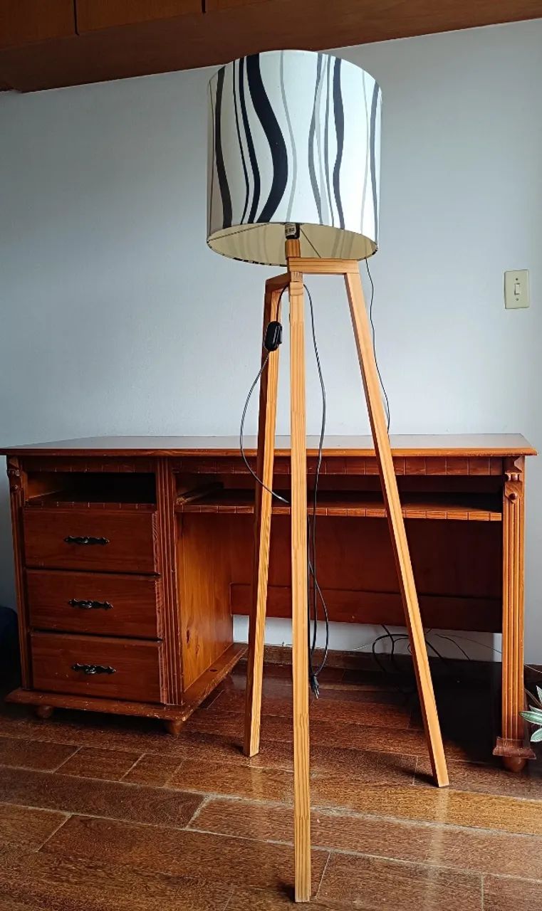 Luminária de Chão Abajur de Madeira com Cúpula