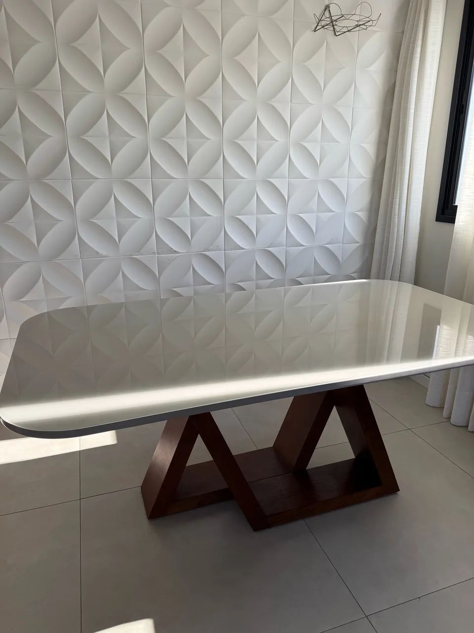 Vendo linda mesa com pé de madeira maciça 64573992465537122