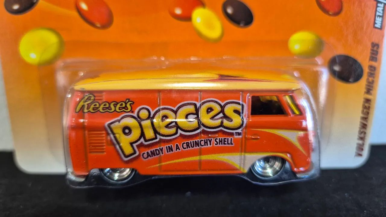 Hot Wheels Volkswagen T1  Reese's Pieces Panel Bus  - Foto 3