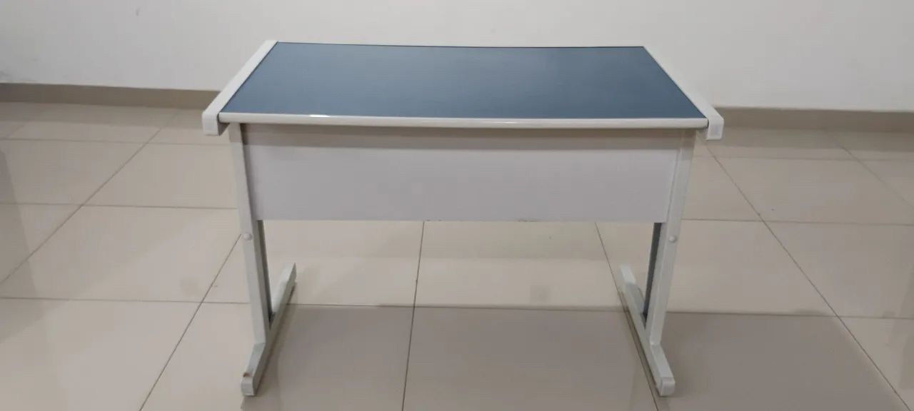 Escrivaninha com bandeja para teclado - Foto 3