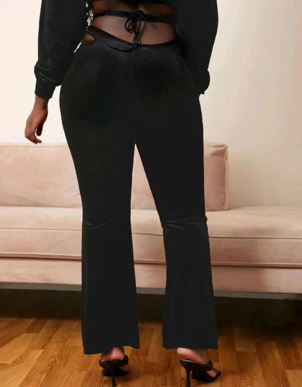  Calça Detalhada - Elegância em Preto - Foto 4