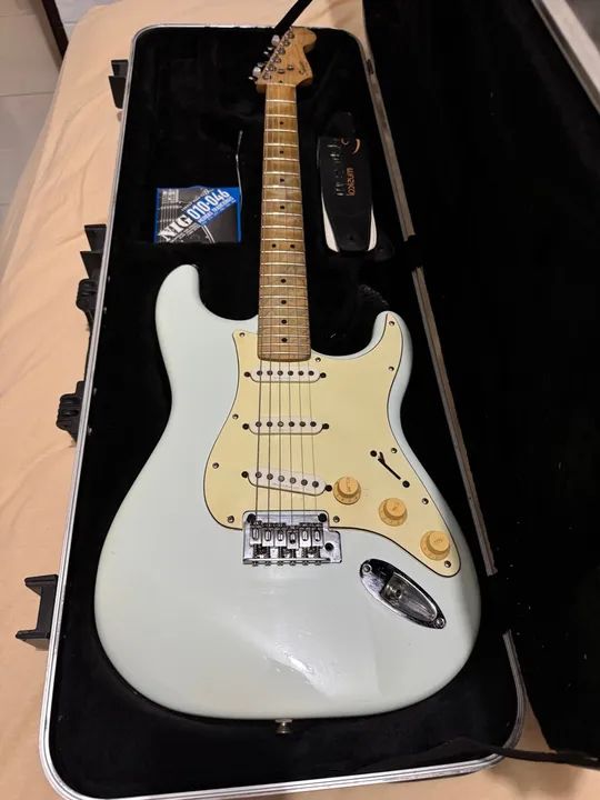 Guitarra Elétrica Squier Stratocaster - Foto 4