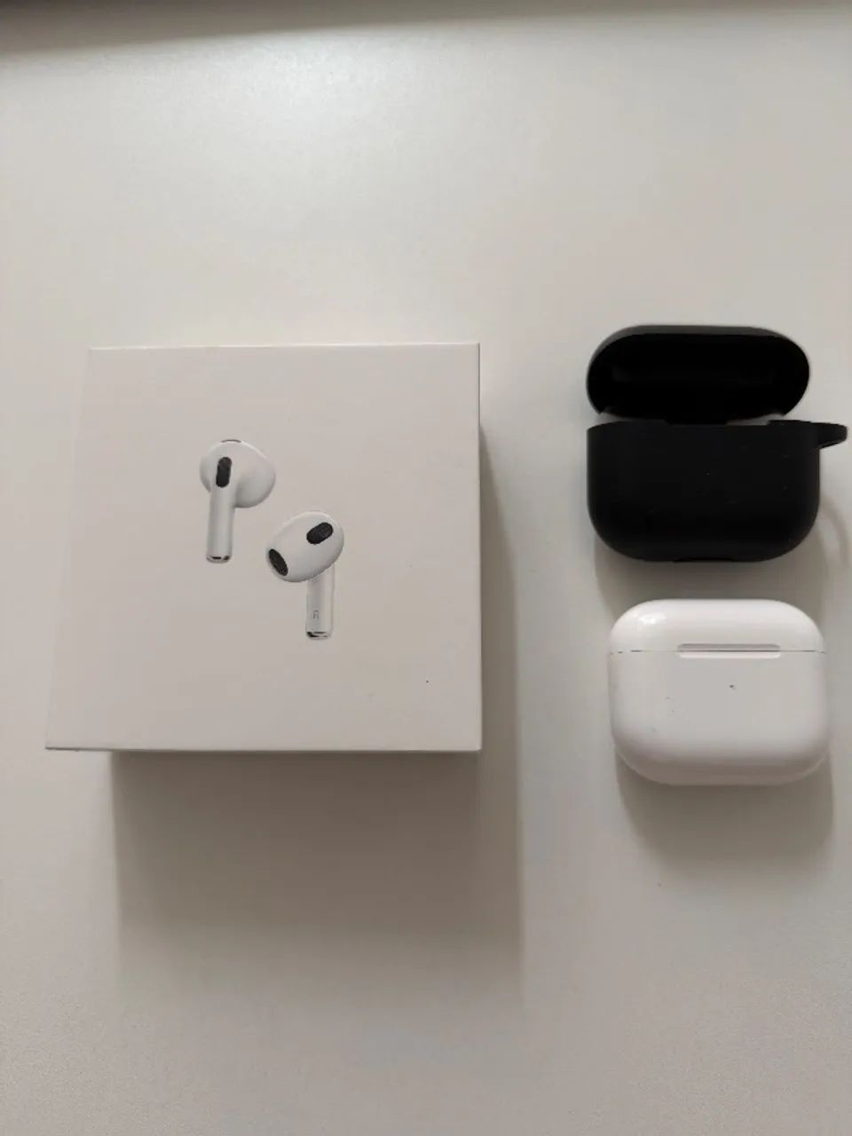 Airpods 3 com estojo magsafe, AppleCare+ até 15/02/26. Muito novo.