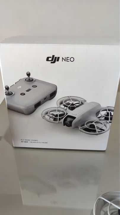 DJI Neo combo com 3 baterias e controle 