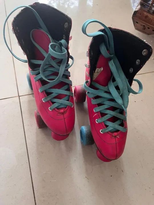 Patins Rosa com Rodas Azuis - Foto 2