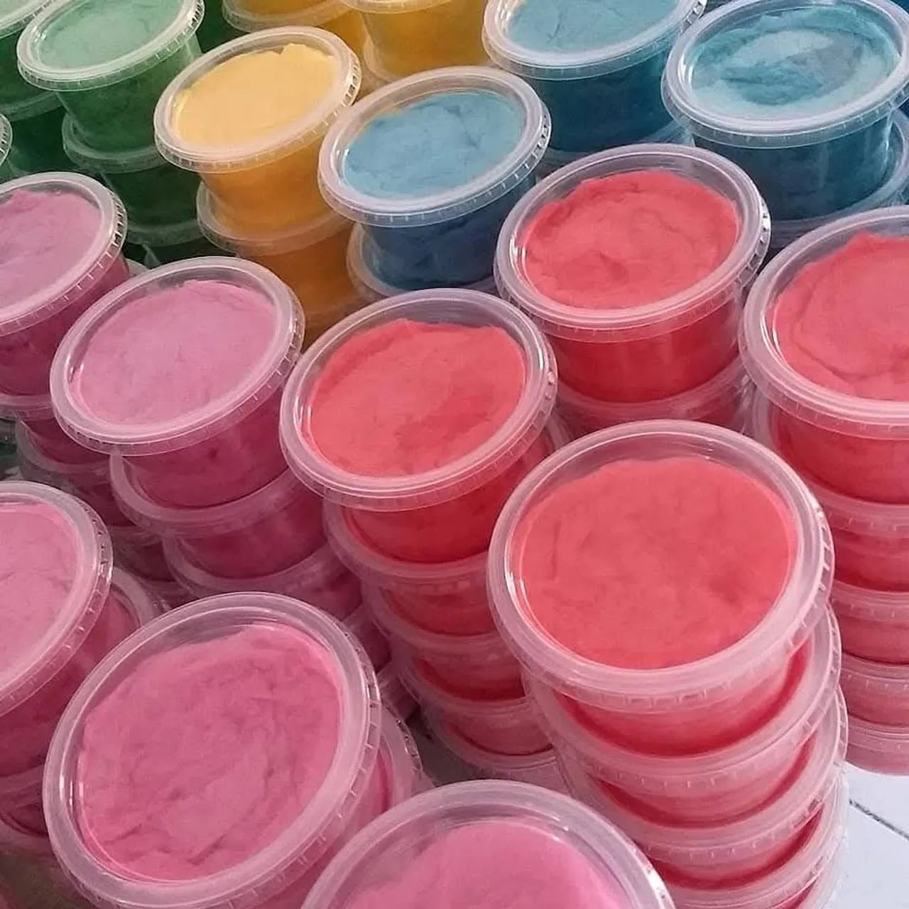 Máquina de fazer  algodão  doce  semi nova ! Com o material  pra trabalhar  ja - Foto 5