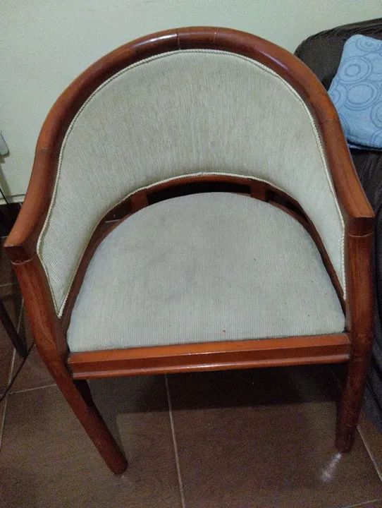 Cadeira social.