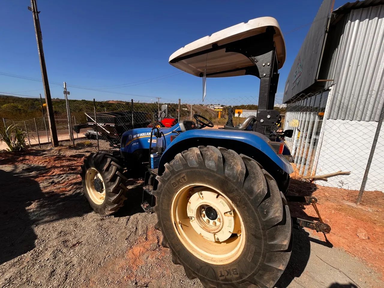 Trator New Holland TT4.75 