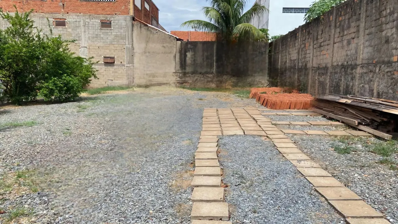 Vendo terreno com aprox. 525m² na região do Porto - Cuiabá - MT