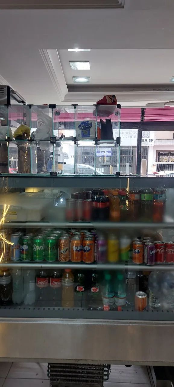 Balcão ar forçado ideal para bolos produtos e bebidas 