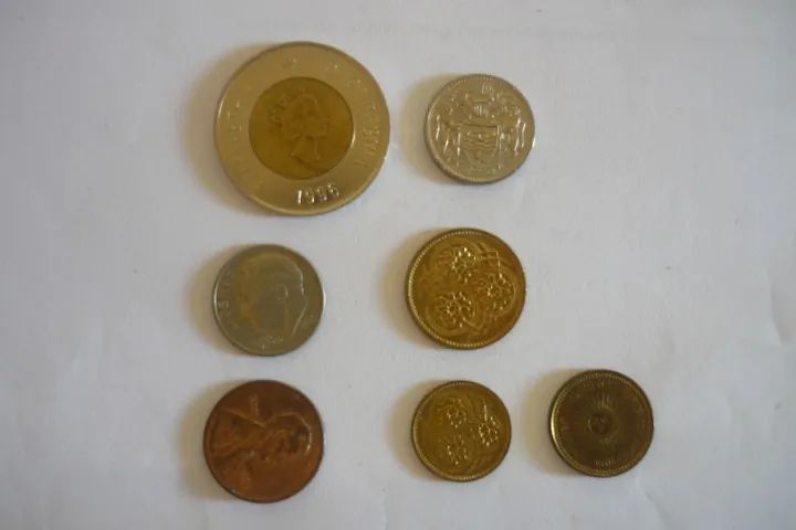 Moedas Antigas Lote Com 8 Moedas, Canadá, Guyana E Outras - Foto 2
