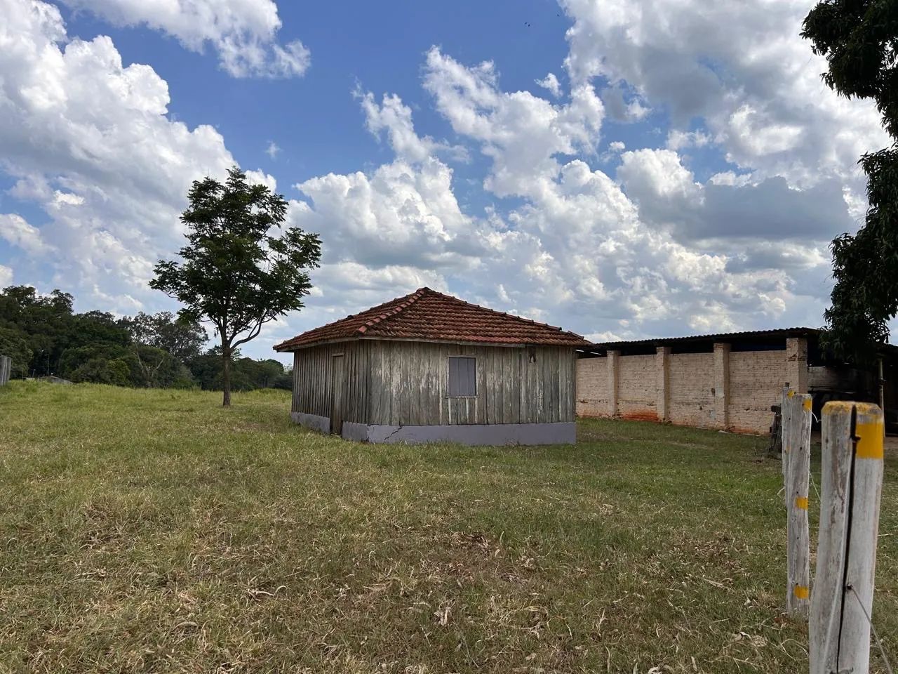 Sítio com casa e área verde