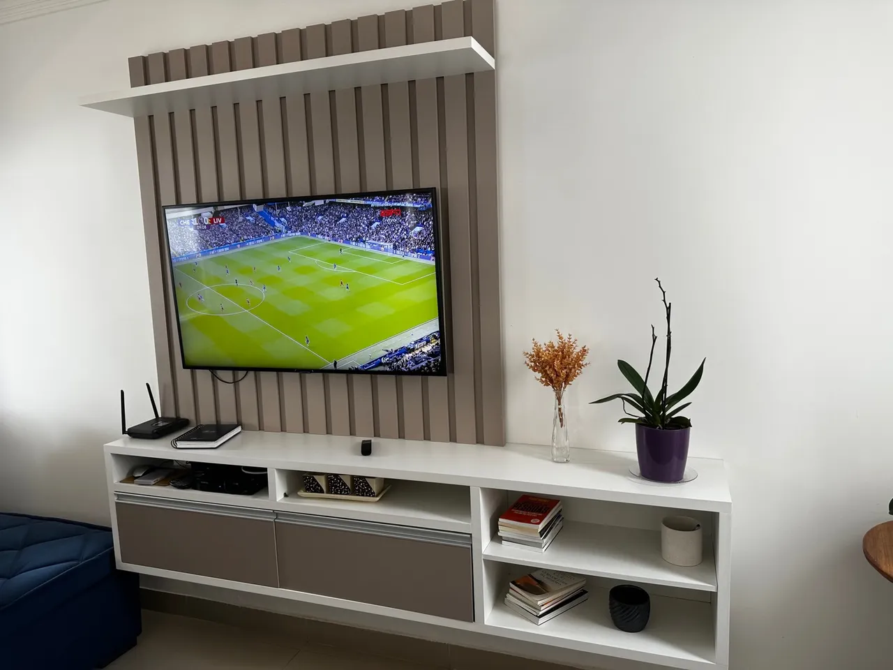 Rack para TV com painel moderno