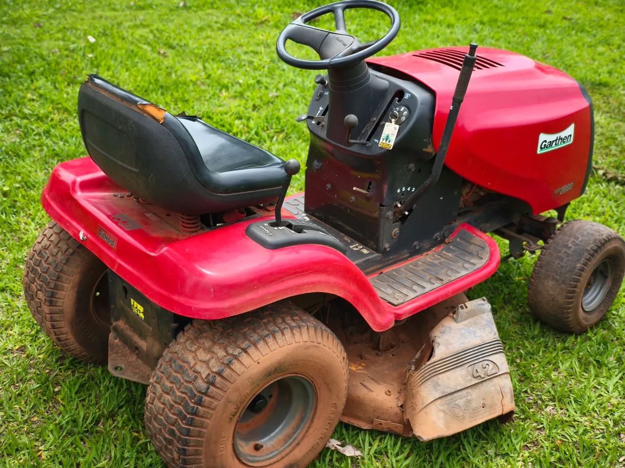 Trator cortador de grama