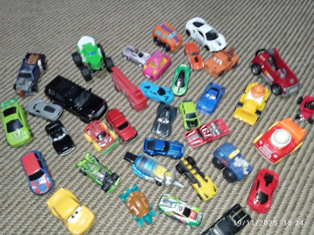 Carrinhos, coleção com 36 peças. - Foto 3