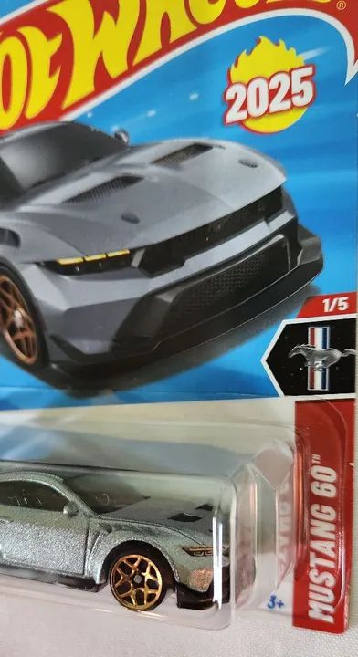 Miniatura Hot Wheels Ford Mustang GTD 2025 - Foto 3