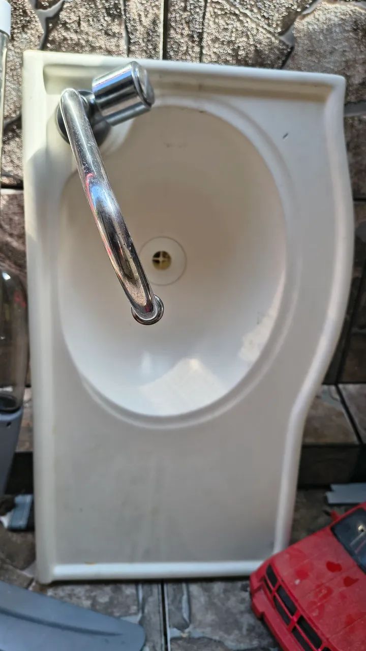 Bathroom sink64418739305859120