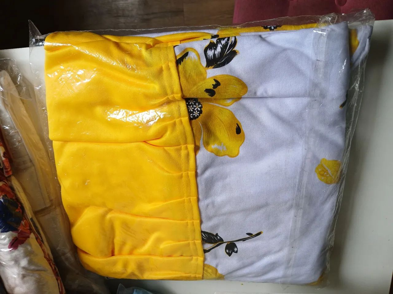 Colcha solteiro c barbado de algodão c 2 fronhas com Flores Amarelas